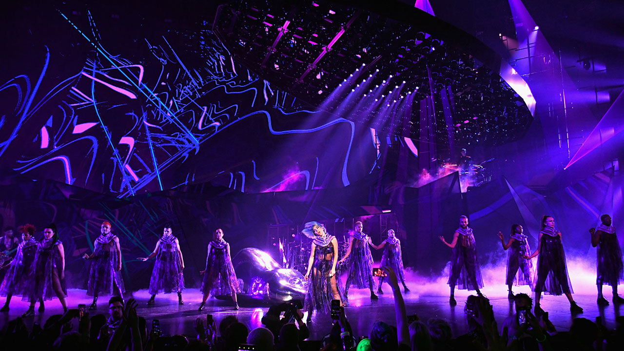 LeRoy Bennett setzt für Lady Gagas „Enigma“ Show auf ELATION Dartz 360 (Fotos: © Kevin Mazur)