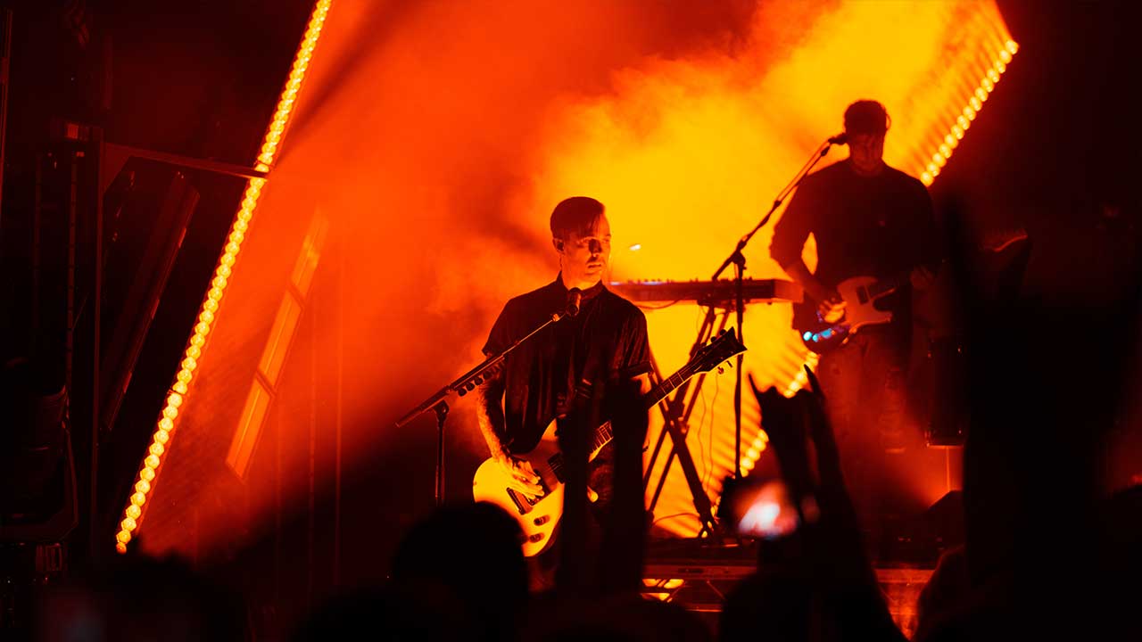 PAPA-ROACH-AUF-TOUR-MIT-GLP-IMPRESSION-UND-JDC1-STROBES-2 Lichtdesigner Mathias Kuhn über zu niedrige Türen, Festivalcrews und Raum und Tiefe – selbst auf kleinsten Bühnen