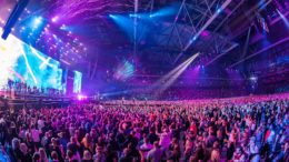 Paul Normandale beleuchtet DJs, Orchester, Chor und Gäste mit GLP Photo credit: Ralph Larmann