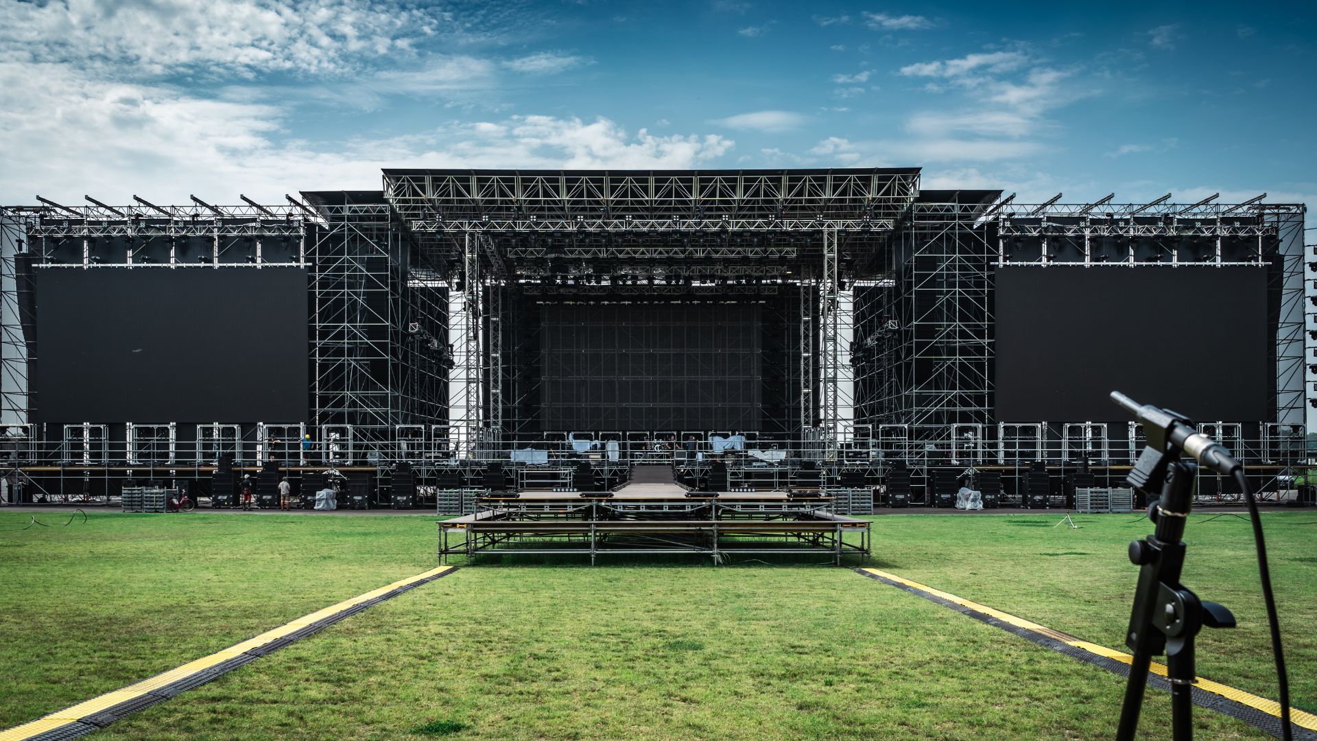 Willkommen in der RCF Arena, der größten Freiluft-Musikarena in Europa ...