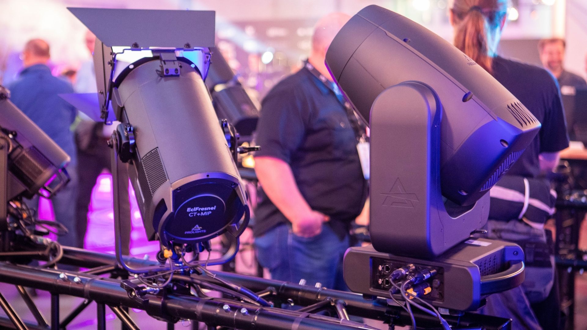 Der Astra Hybrid330 von Prolights: Ein Vielseitiges LED-Moving Light