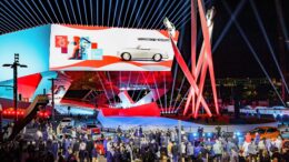 Jubiläum „75 Jahre Porsche Sportwagen“ vor dem Porsche Museum © Foto: Porsche AG