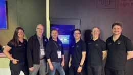 Bildunterschrift (von links nach rechts): Kerry Tymms (GLP), Nic Tolkien (DHL), Rael Hancock (DHL), Greg Westwood, Simon Barrett und Paul Fielder (alle GLP