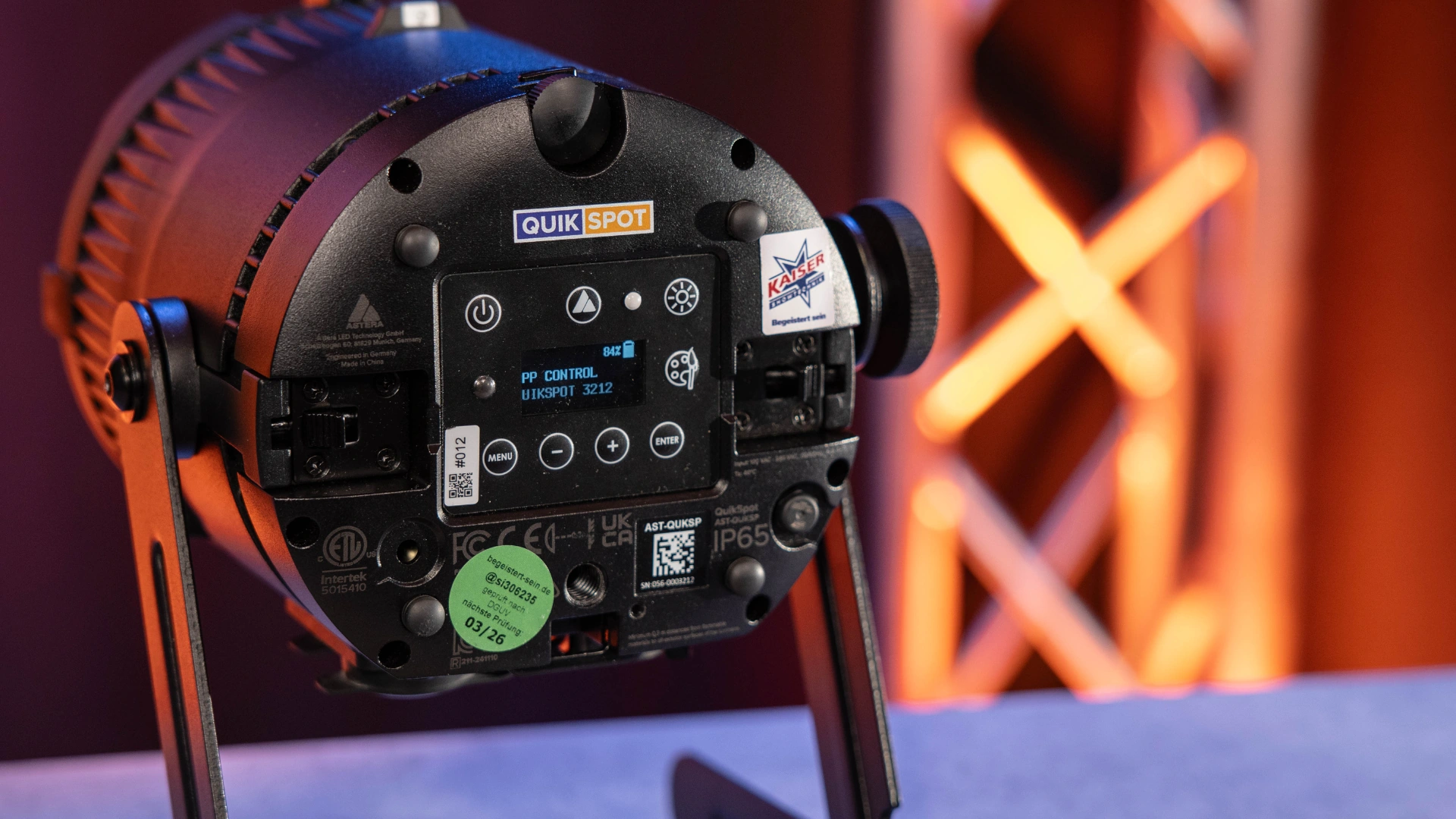 Die Rückseite des Astera Quikspot | Foto: stage223 Die Rückseite des Astera Quikspot | Foto: stage223