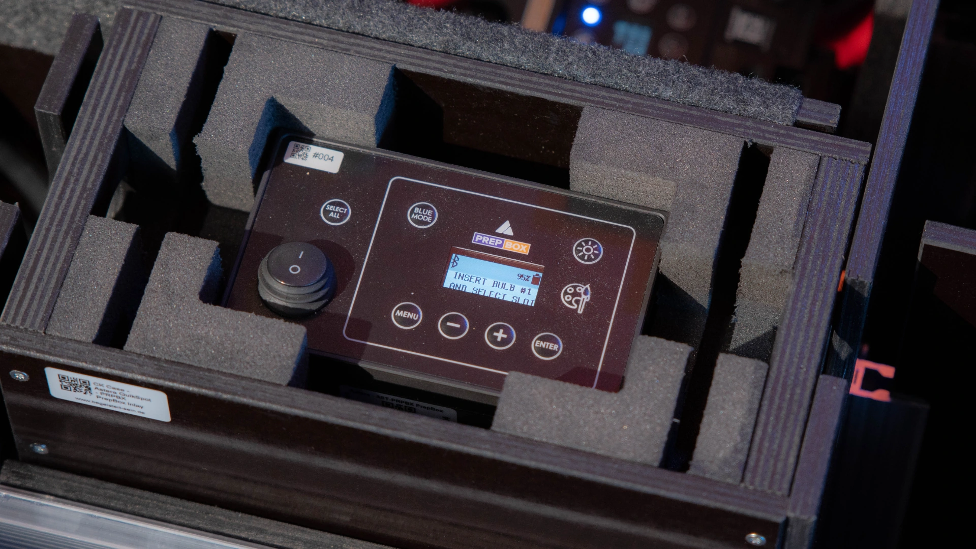 Die Prepbox von Astera kann die Quikspots im Ladecase schnell konfigurieren | Foto: stage223 Die Prepbox von Astera kann die Quikspots im Ladecase schnell konfigurieren | Foto: stage223