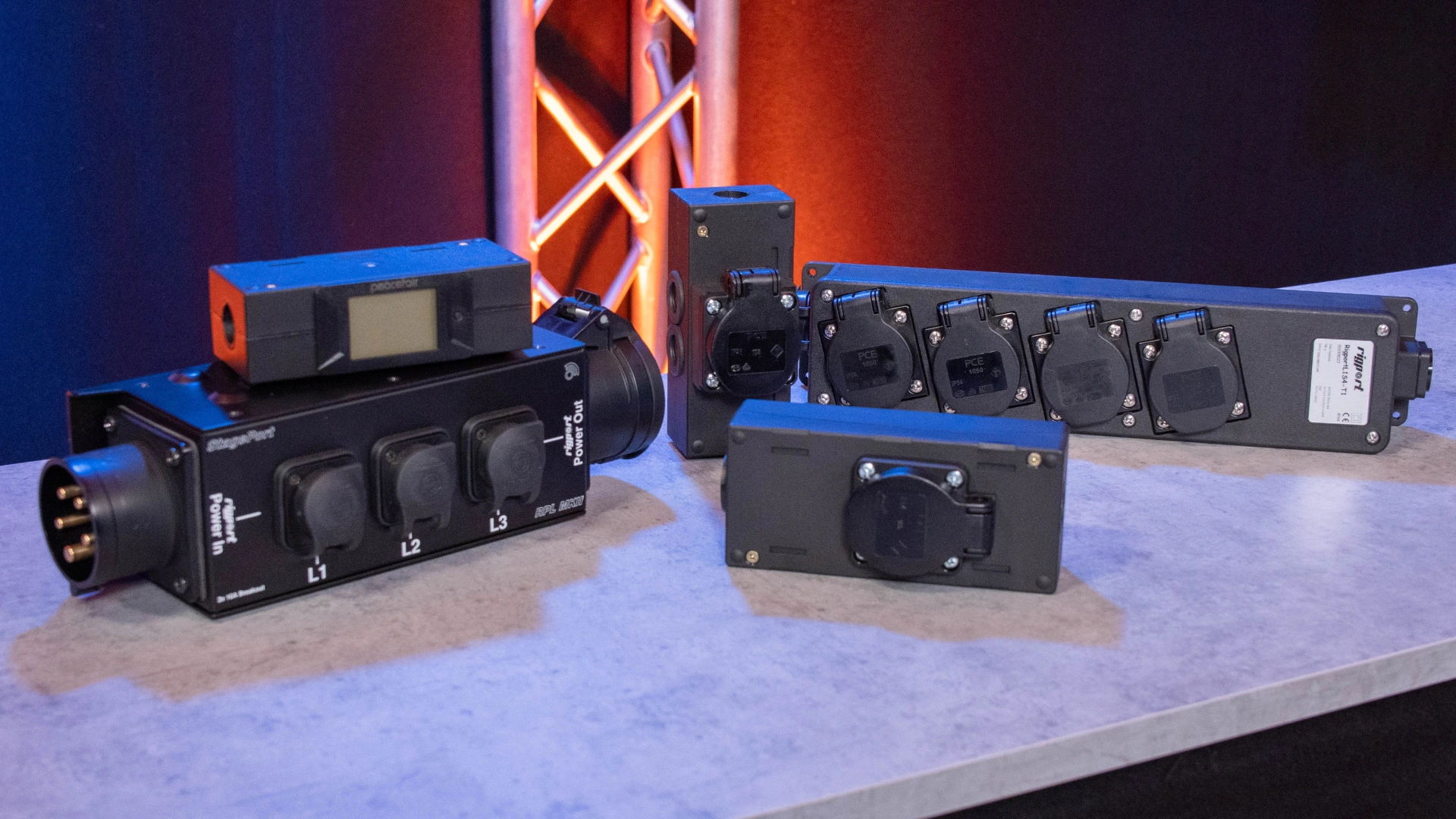 Es gibt von Rigport diverse Verteiler mit integriertem Watchdog | Foto: stage223