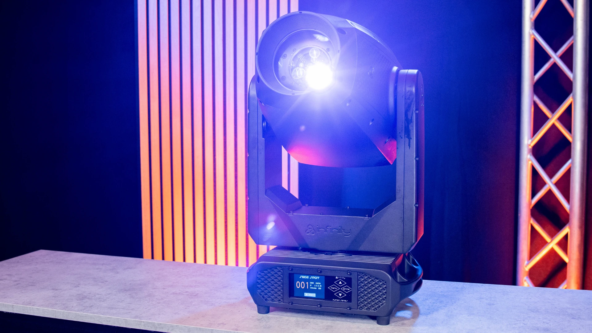 Der Infinity Furion S602 Spot | Foto: stage223