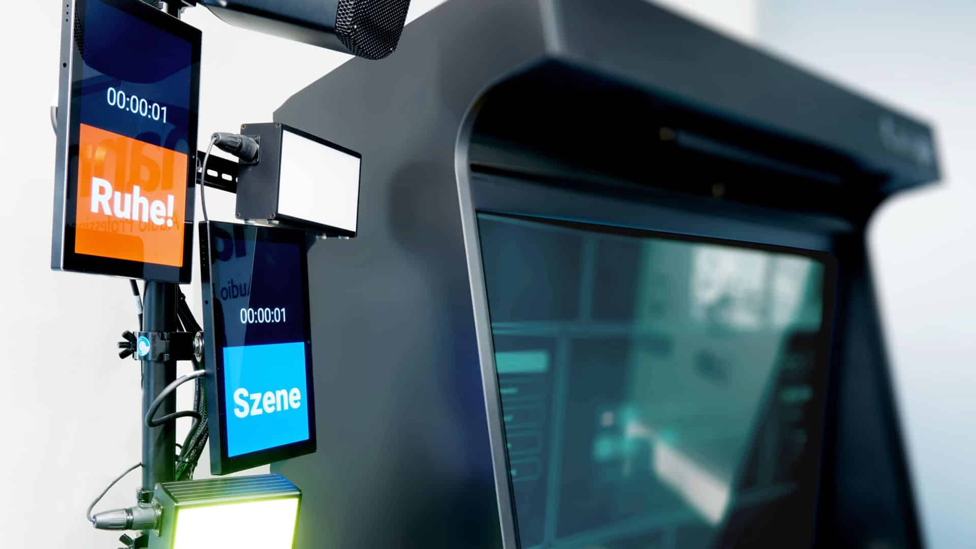 Herzstück des Systems: der 55-Zoll-Touchscreen, über den alle Funktionen intuitiv gesteuert werden