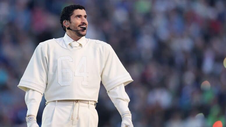 SANTA CLARA, KALIFORNIEN – 8. Februar 2026: Bad Bunny tritt während der Apple Music Super Bowl LX Halftime Show im Levi’s Stadion in Santa Clara, Kalifornien, auf. (Foto: Kevin C. Cox/Getty Images)